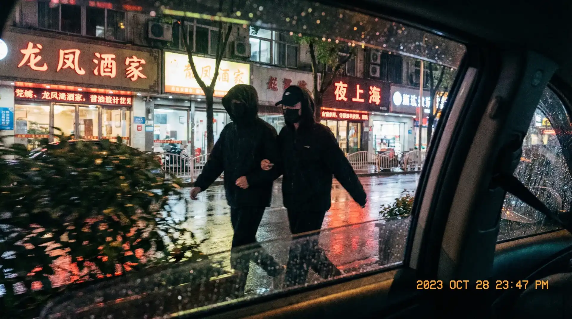五一黑料 - 顶流明星深夜密会现场抓拍照片